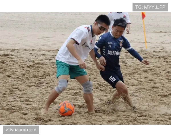 沙滩足球规则:五人制、无限换人与无越位的判罚逻辑 沙滩足球规则:五人制、无限换人与无越位的判罚逻辑
