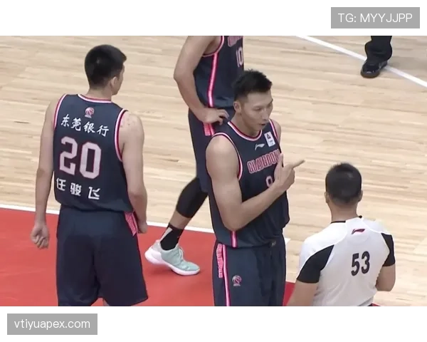 高抬腿动作为何会被判犯规?规则如何界定危险动作 高抬腿动作为何会被判犯规?规则如何界定危险动作